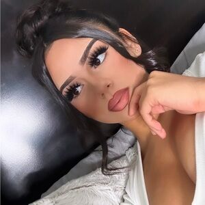 Meet your Posher, Nayeli